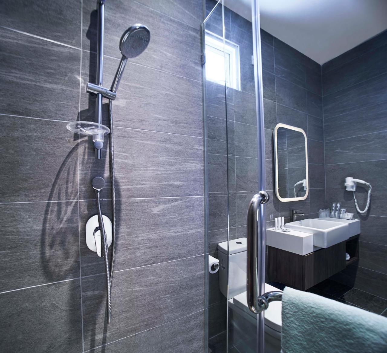 Urban H Hotel 3*
